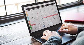 Online calendar showing on laptop